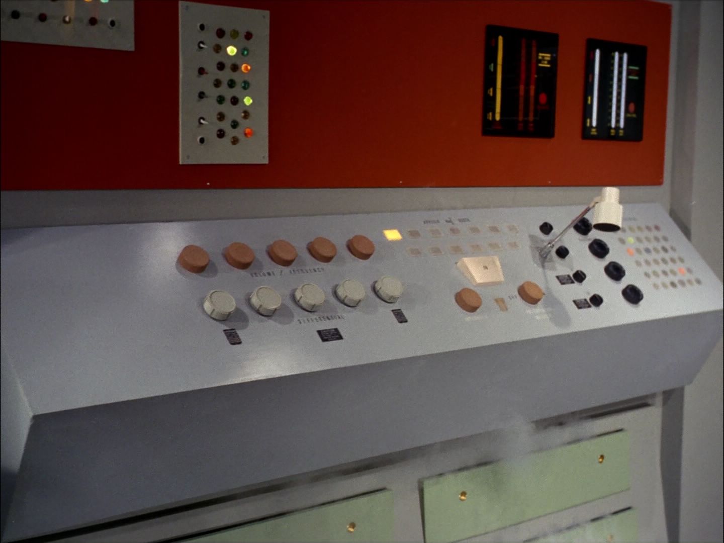ariane179254_StarTrek_1x27_TheAlternativeFactor_2432.jpg