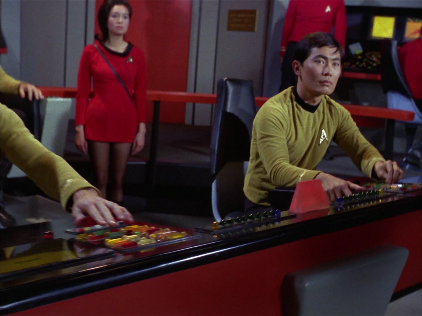 ariane179254_StarTrek_1x28_TheCityOnTheEdgeOfForever_0015.jpg