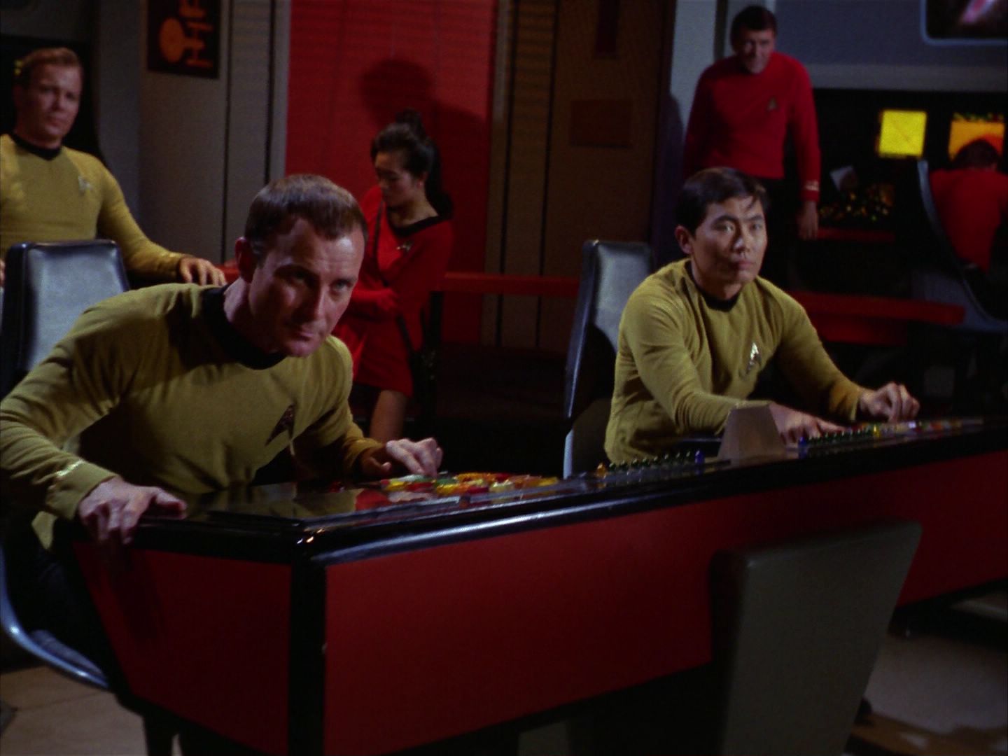 ariane179254_StarTrek_1x28_TheCityOnTheEdgeOfForever_0016.jpg