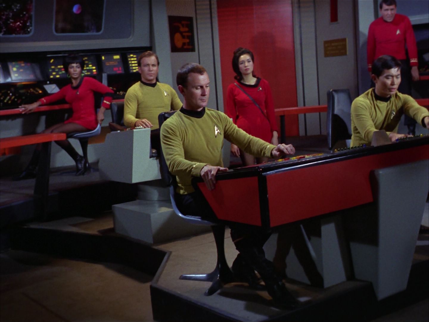 ariane179254_StarTrek_1x28_TheCityOnTheEdgeOfForever_0022.jpg