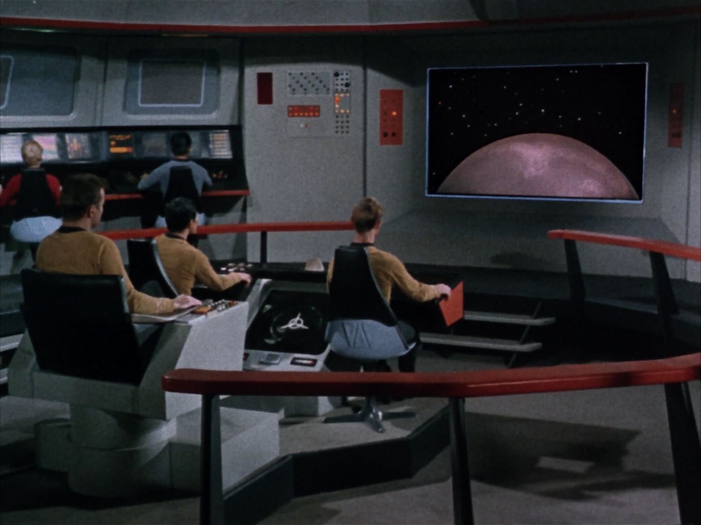 ariane179254_StarTrek_1x28_TheCityOnTheEdgeOfForever_0028.jpg