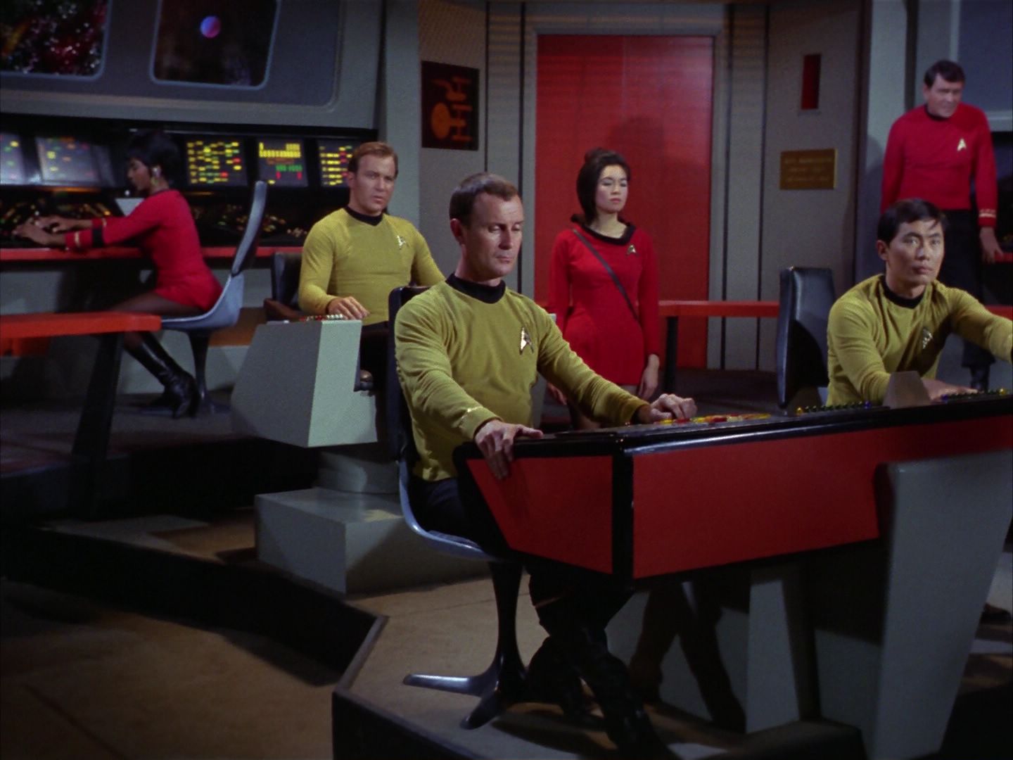 ariane179254_StarTrek_1x28_TheCityOnTheEdgeOfForever_0037.jpg