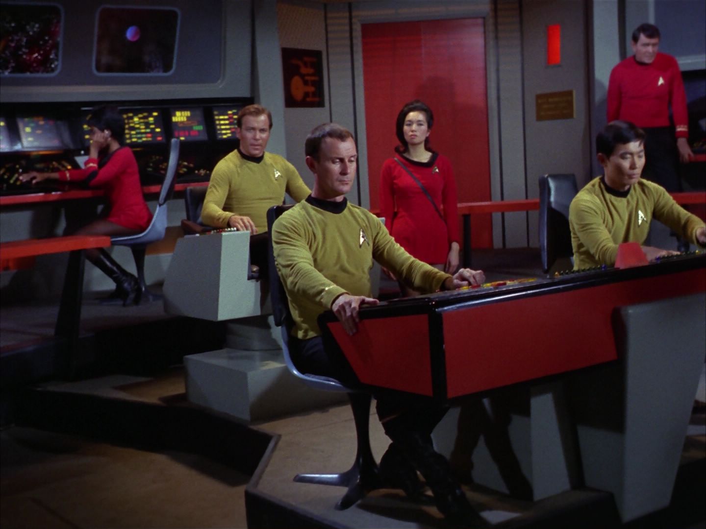 ariane179254_StarTrek_1x28_TheCityOnTheEdgeOfForever_0038.jpg