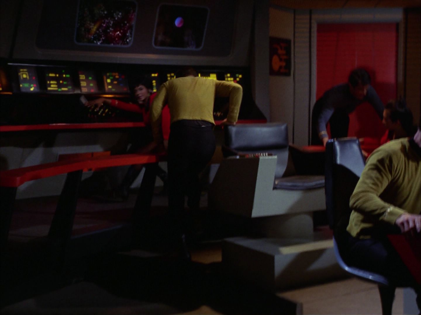 ariane179254_StarTrek_1x28_TheCityOnTheEdgeOfForever_0042.jpg