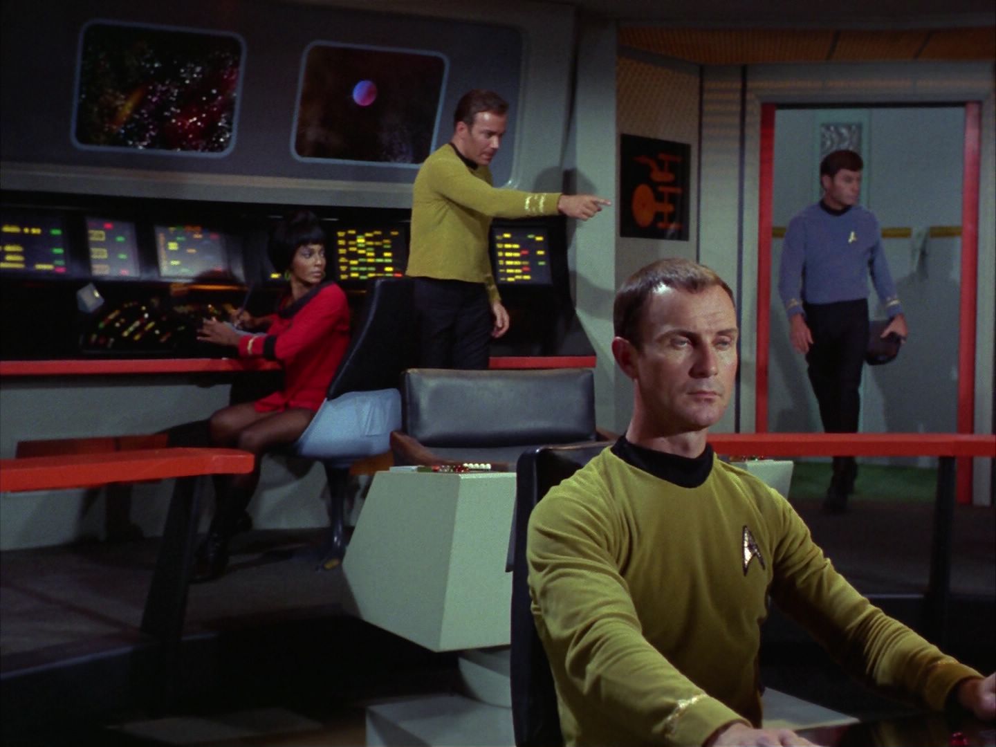 ariane179254_StarTrek_1x28_TheCityOnTheEdgeOfForever_0085.jpg
