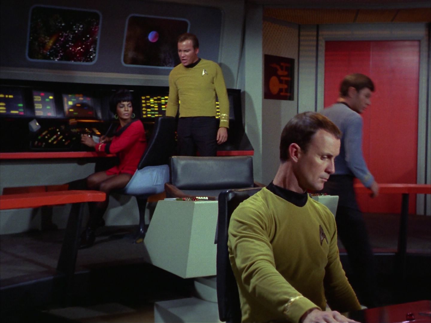 ariane179254_StarTrek_1x28_TheCityOnTheEdgeOfForever_0088.jpg