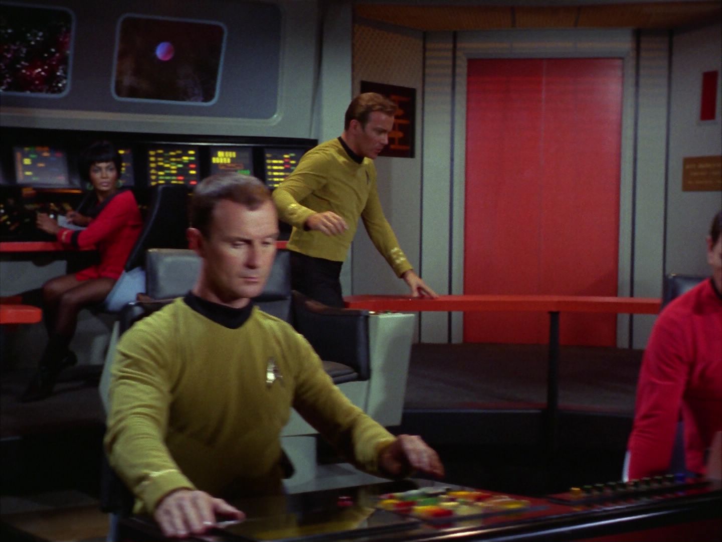 ariane179254_StarTrek_1x28_TheCityOnTheEdgeOfForever_0090.jpg