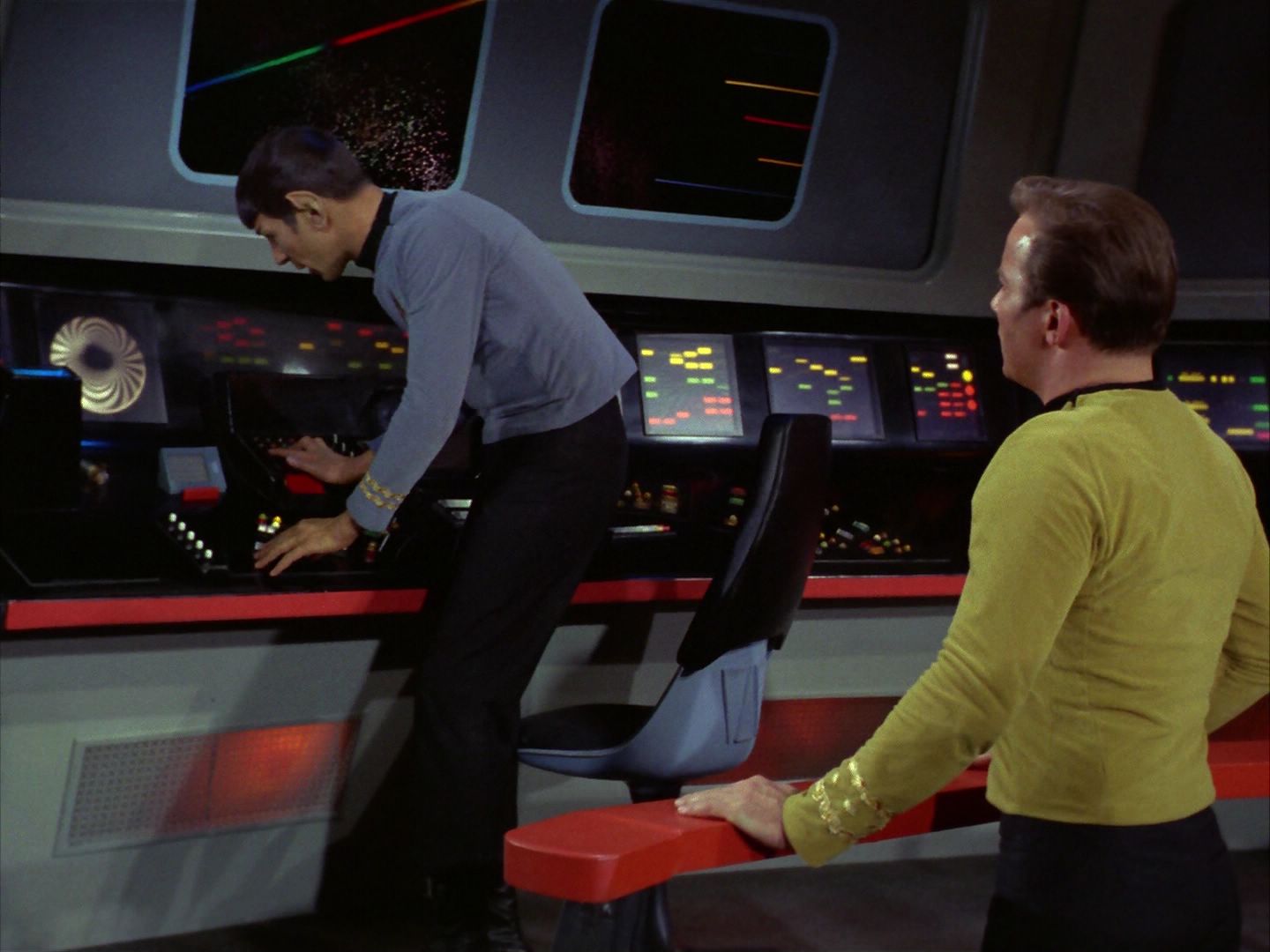 ariane179254_StarTrek_1x28_TheCityOnTheEdgeOfForever_0128.jpg