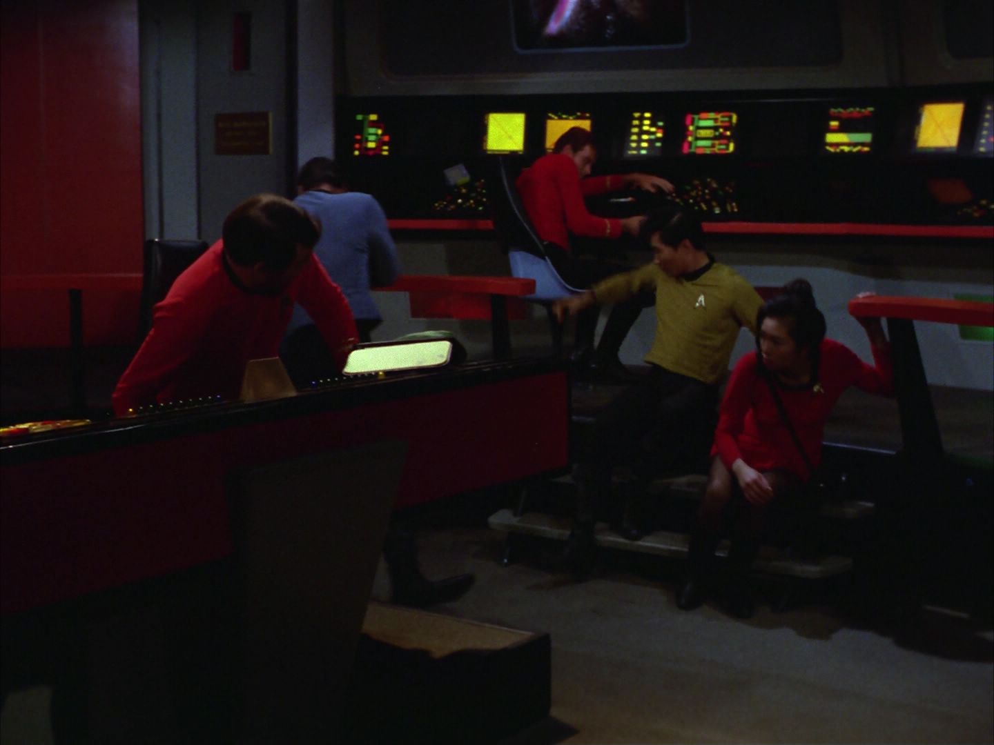 ariane179254_StarTrek_1x28_TheCityOnTheEdgeOfForever_0138.jpg