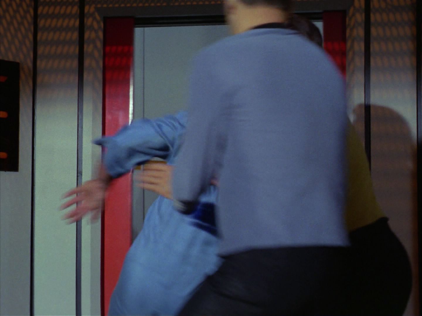 ariane179254_StarTrek_1x28_TheCityOnTheEdgeOfForever_0173.jpg