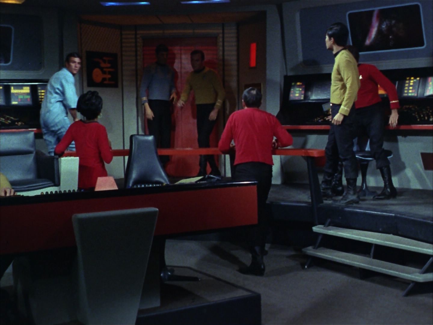 ariane179254_StarTrek_1x28_TheCityOnTheEdgeOfForever_0177.jpg