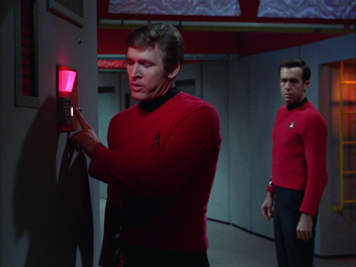 ariane179254_StarTrek_1x28_TheCityOnTheEdgeOfForever_0266.jpg