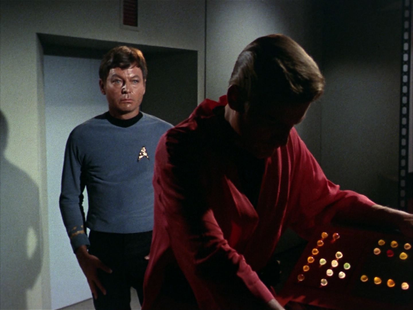 ariane179254_StarTrek_1x28_TheCityOnTheEdgeOfForever_0279.jpg