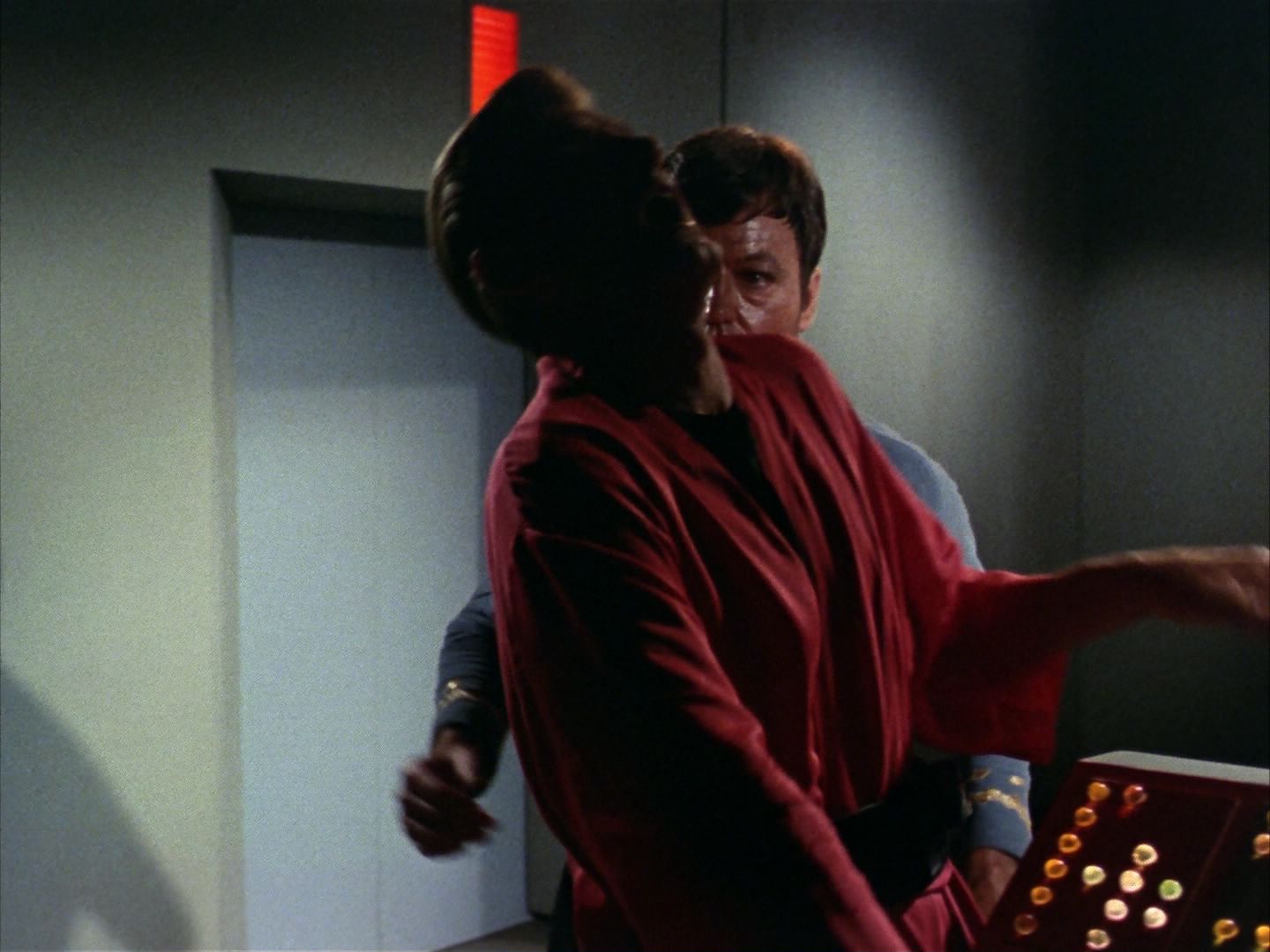 ariane179254_StarTrek_1x28_TheCityOnTheEdgeOfForever_0282.jpg