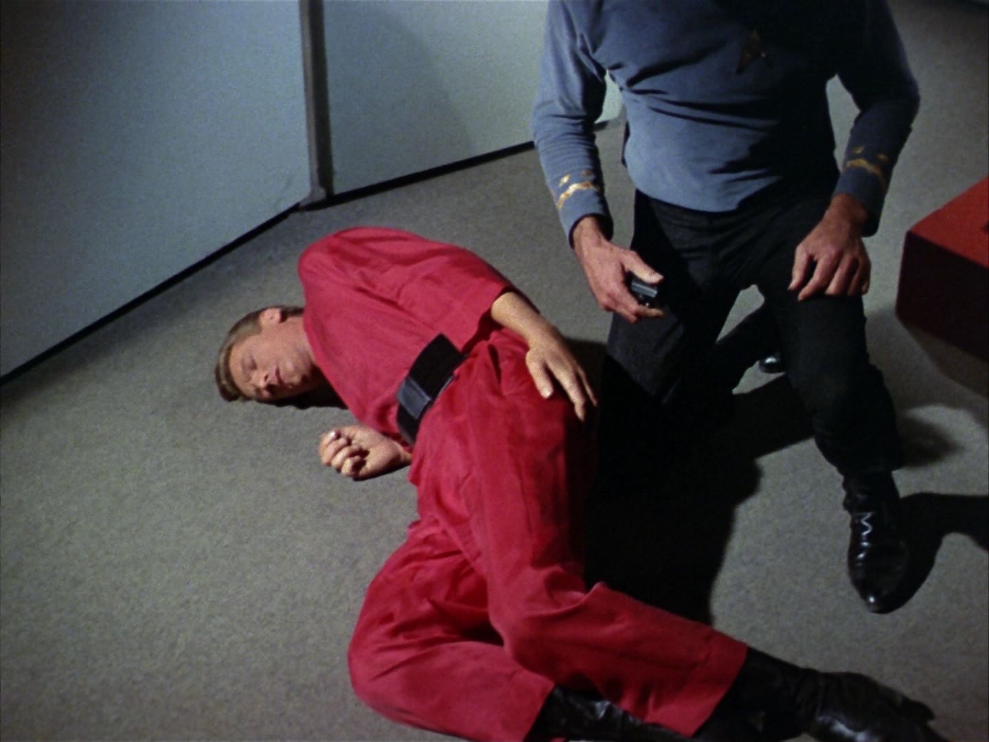 ariane179254_StarTrek_1x28_TheCityOnTheEdgeOfForever_0287.jpg