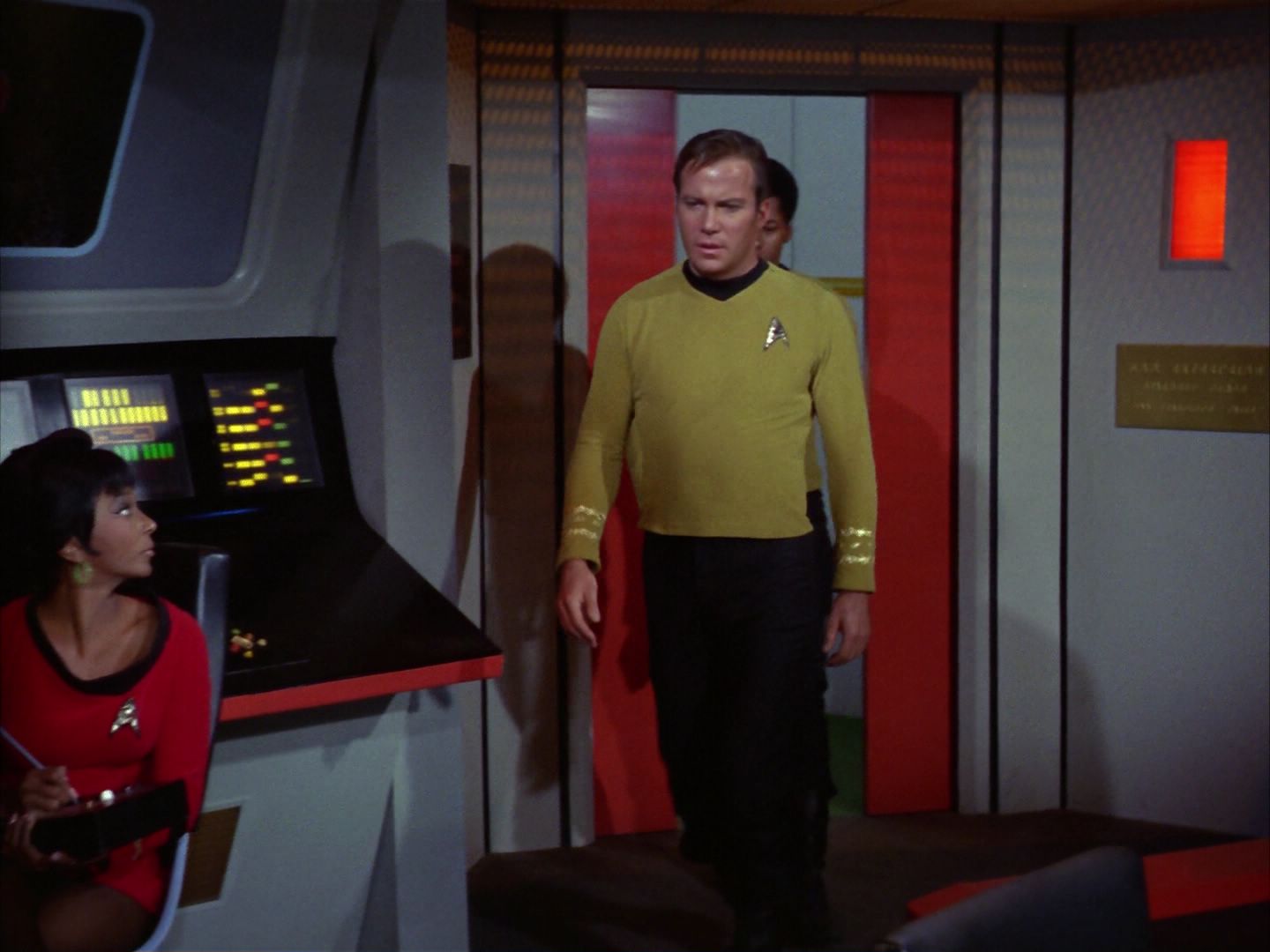 ariane179254_StarTrek_1x28_TheCityOnTheEdgeOfForever_0298.jpg