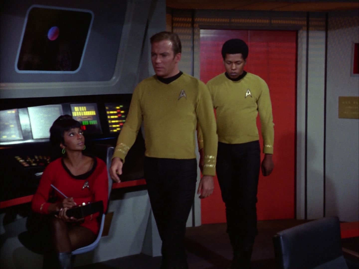 ariane179254_StarTrek_1x28_TheCityOnTheEdgeOfForever_0299.jpg