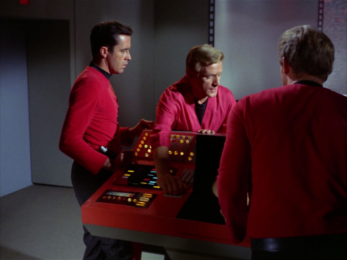 ariane179254_StarTrek_1x28_TheCityOnTheEdgeOfForever_0331.jpg