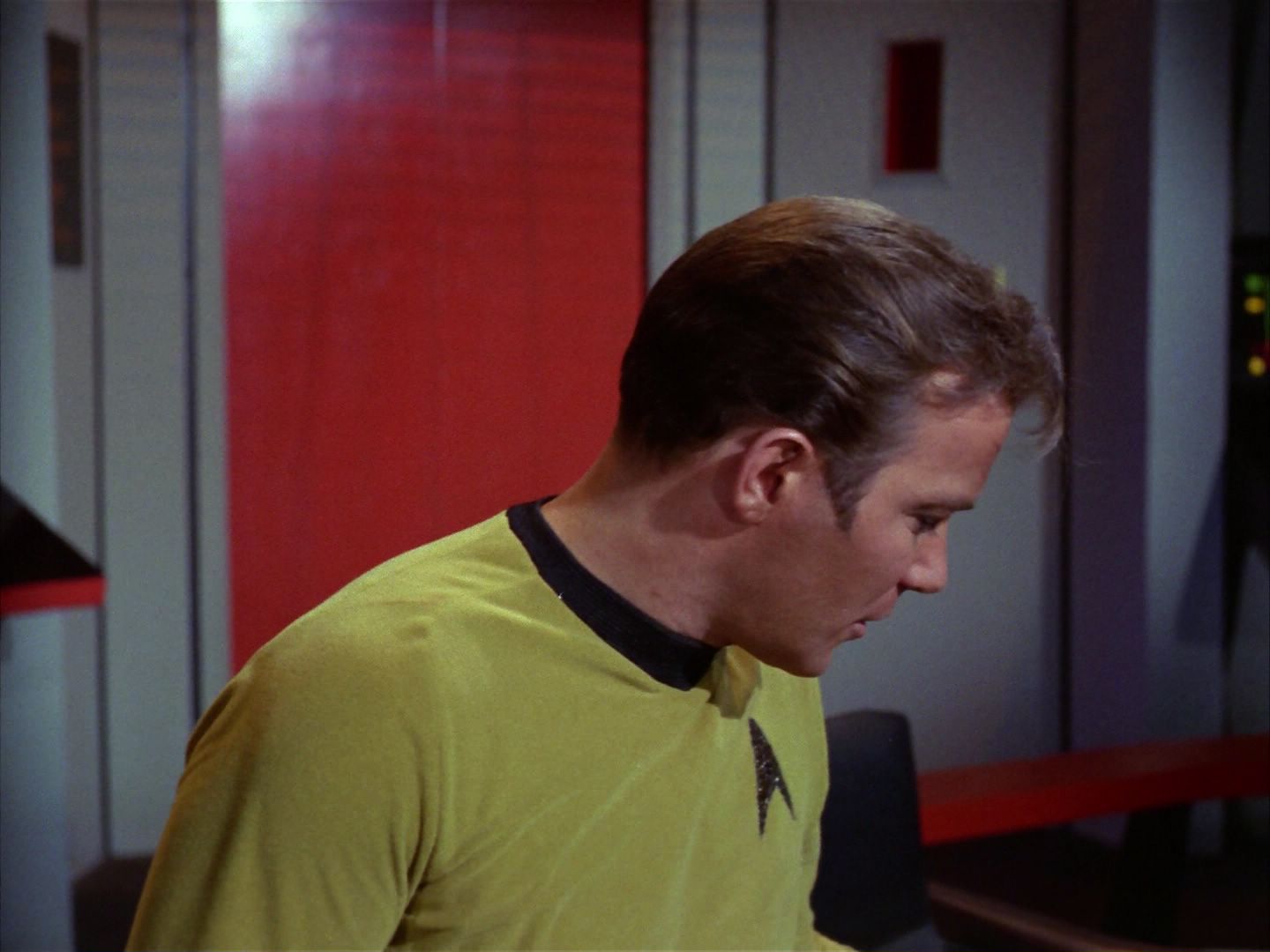 ariane179254_StarTrek_1x28_TheCityOnTheEdgeOfForever_0345.jpg