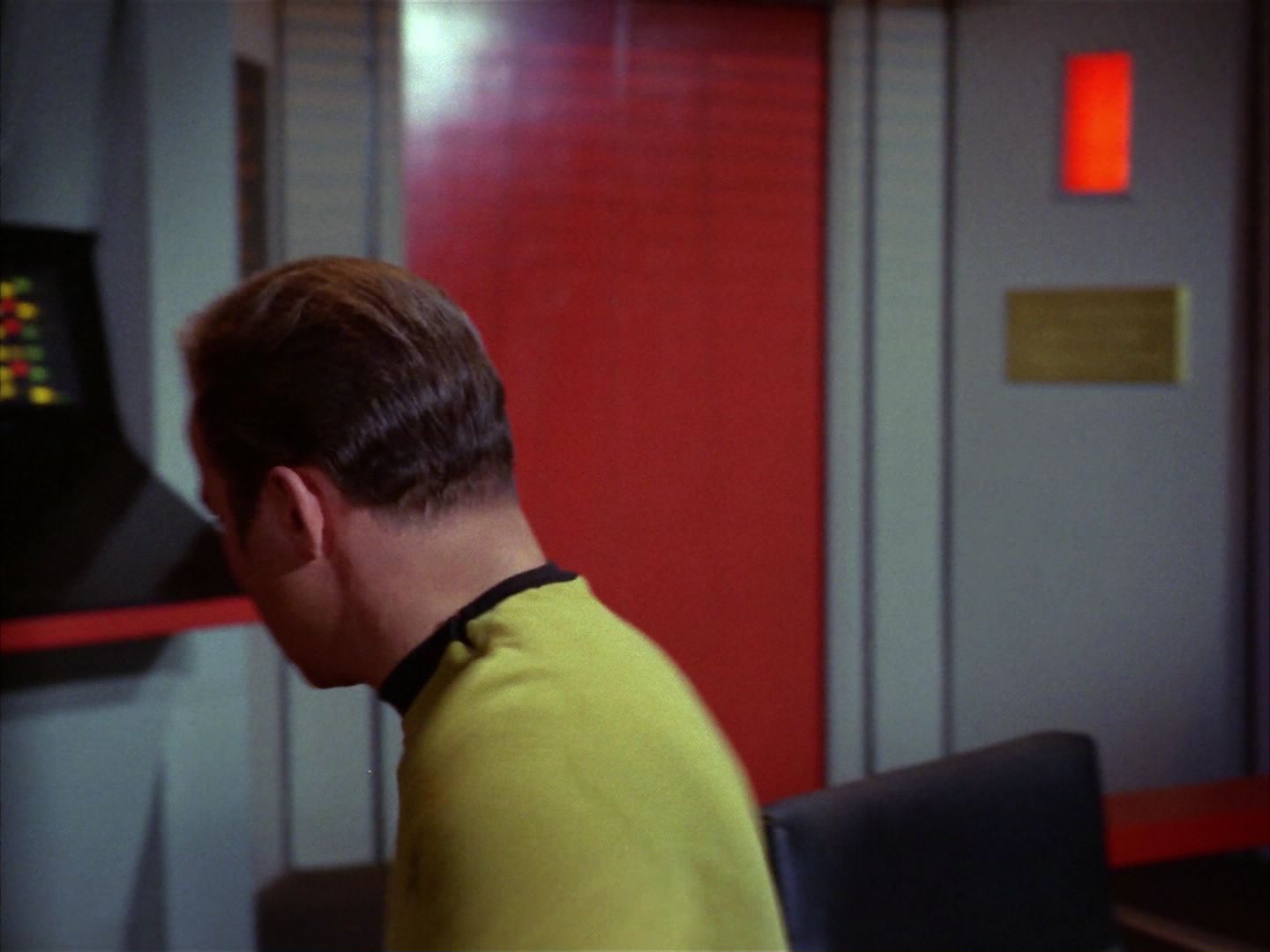 ariane179254_StarTrek_1x28_TheCityOnTheEdgeOfForever_0346.jpg