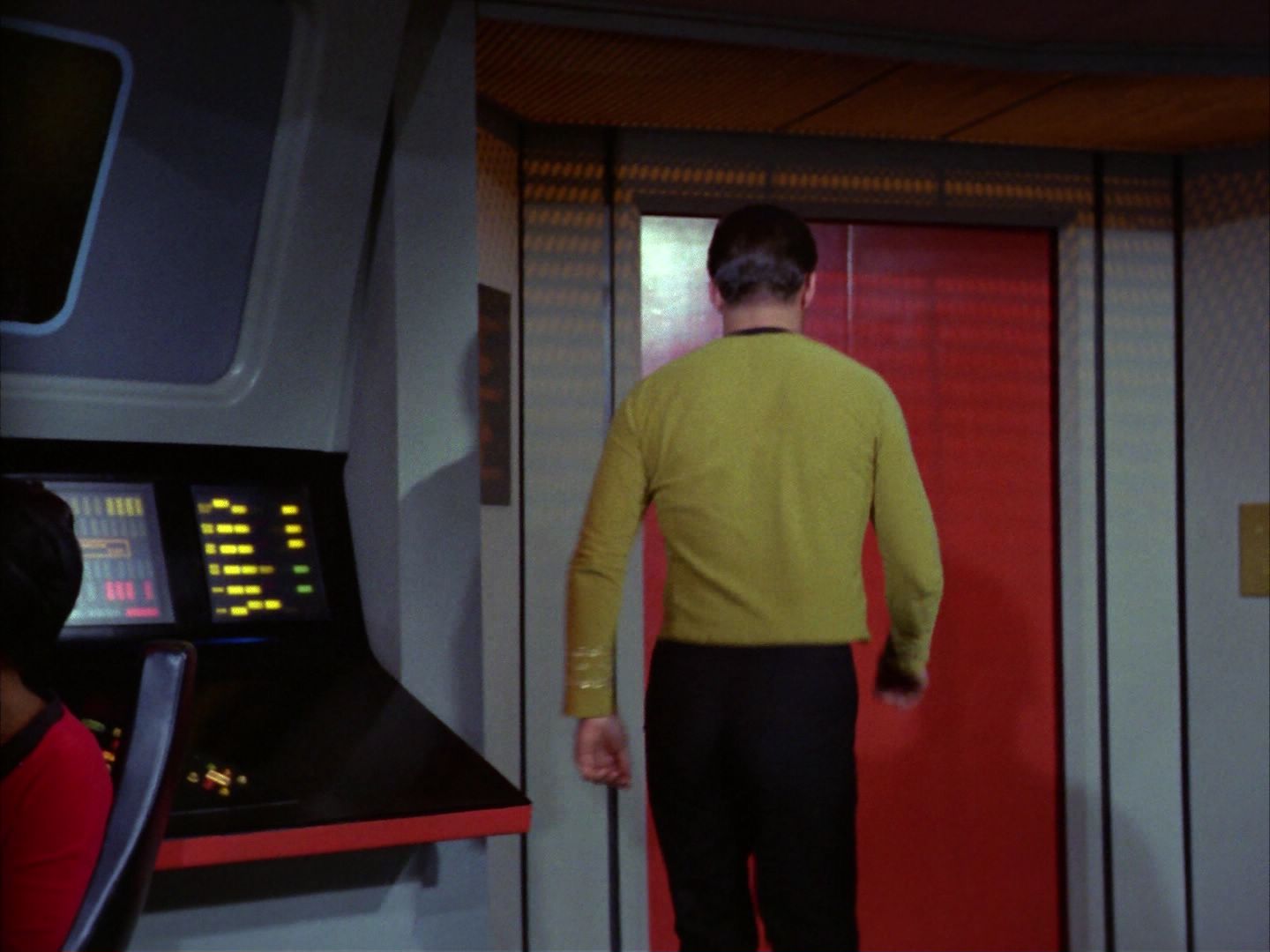 ariane179254_StarTrek_1x28_TheCityOnTheEdgeOfForever_0348.jpg