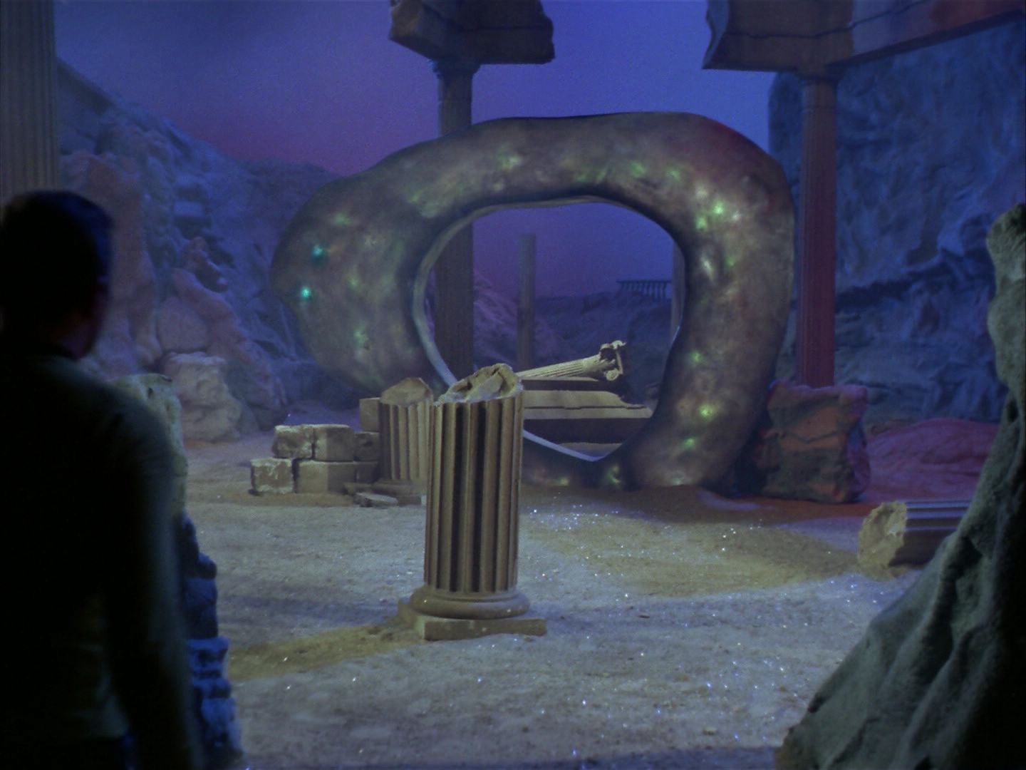 ariane179254_StarTrek_1x28_TheCityOnTheEdgeOfForever_0395.jpg