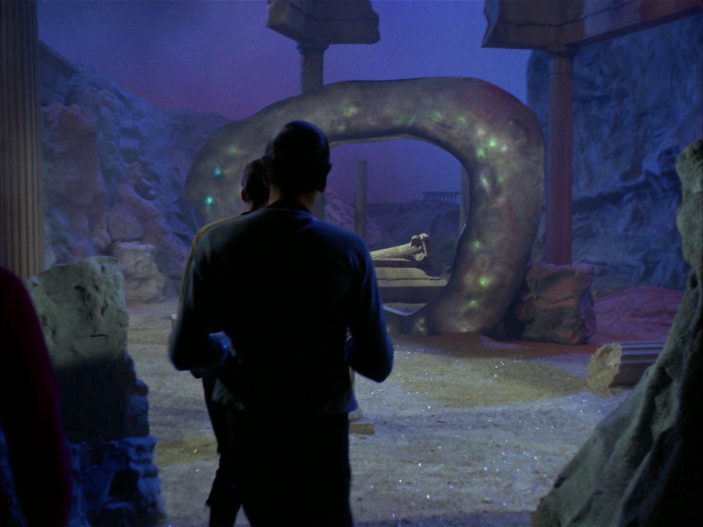 ariane179254_StarTrek_1x28_TheCityOnTheEdgeOfForever_0397.jpg