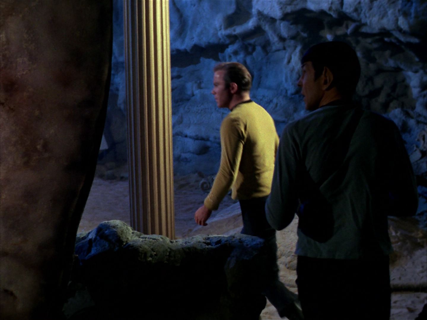 ariane179254_StarTrek_1x28_TheCityOnTheEdgeOfForever_0445.jpg