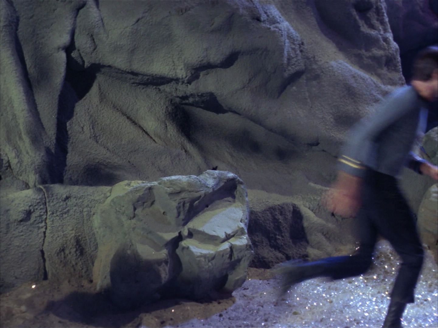 ariane179254_StarTrek_1x28_TheCityOnTheEdgeOfForever_0469.jpg