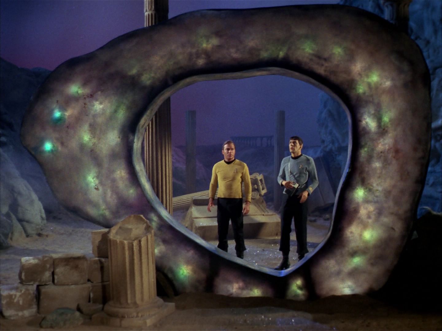 ariane179254_StarTrek_1x28_TheCityOnTheEdgeOfForever_0482.jpg