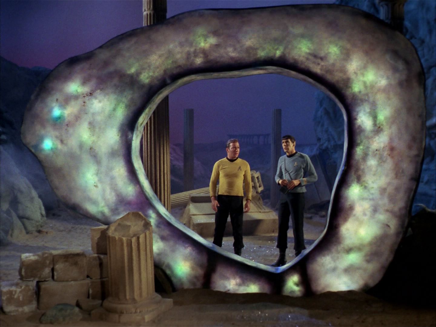 ariane179254_StarTrek_1x28_TheCityOnTheEdgeOfForever_0521.jpg
