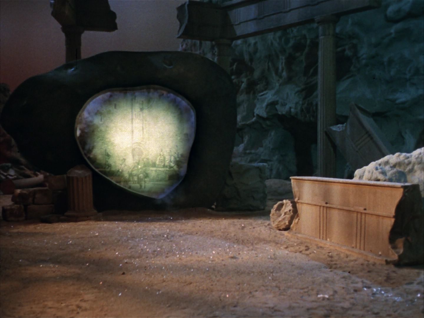 ariane179254_StarTrek_1x28_TheCityOnTheEdgeOfForever_0626.jpg