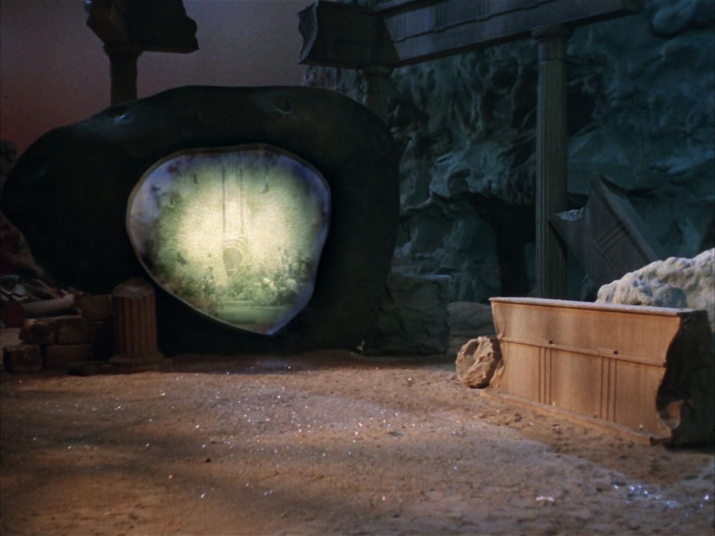 ariane179254_StarTrek_1x28_TheCityOnTheEdgeOfForever_0627.jpg