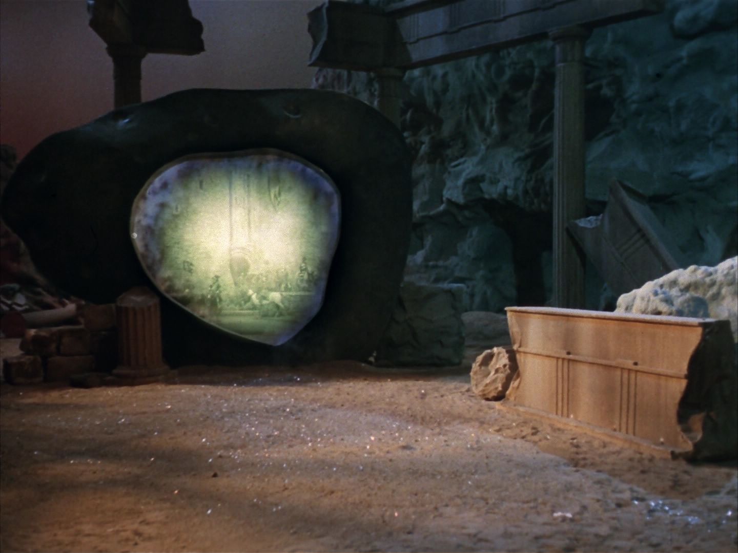 ariane179254_StarTrek_1x28_TheCityOnTheEdgeOfForever_0628.jpg