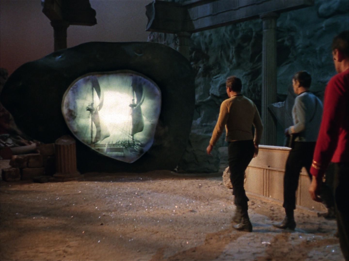 ariane179254_StarTrek_1x28_TheCityOnTheEdgeOfForever_0644.jpg