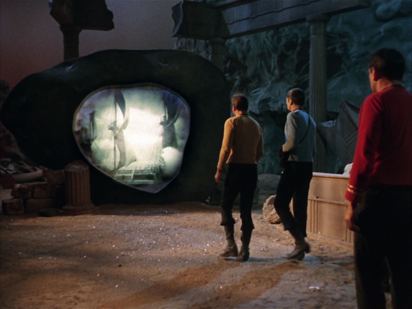 ariane179254_StarTrek_1x28_TheCityOnTheEdgeOfForever_0645.jpg