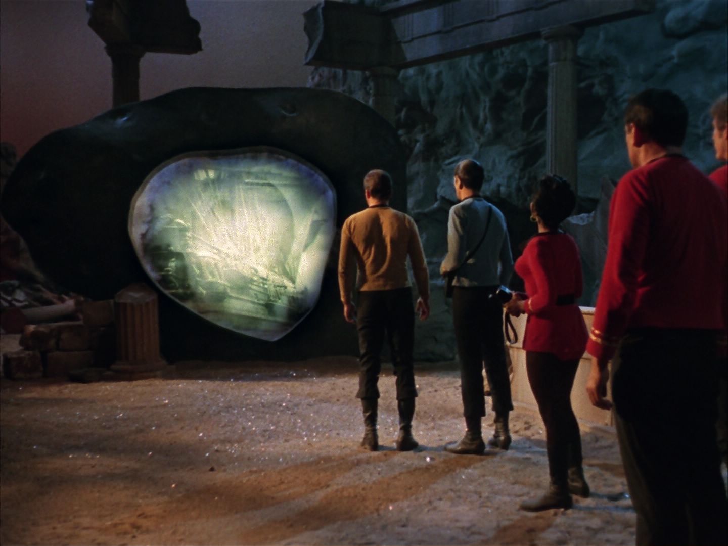 ariane179254_StarTrek_1x28_TheCityOnTheEdgeOfForever_0647.jpg