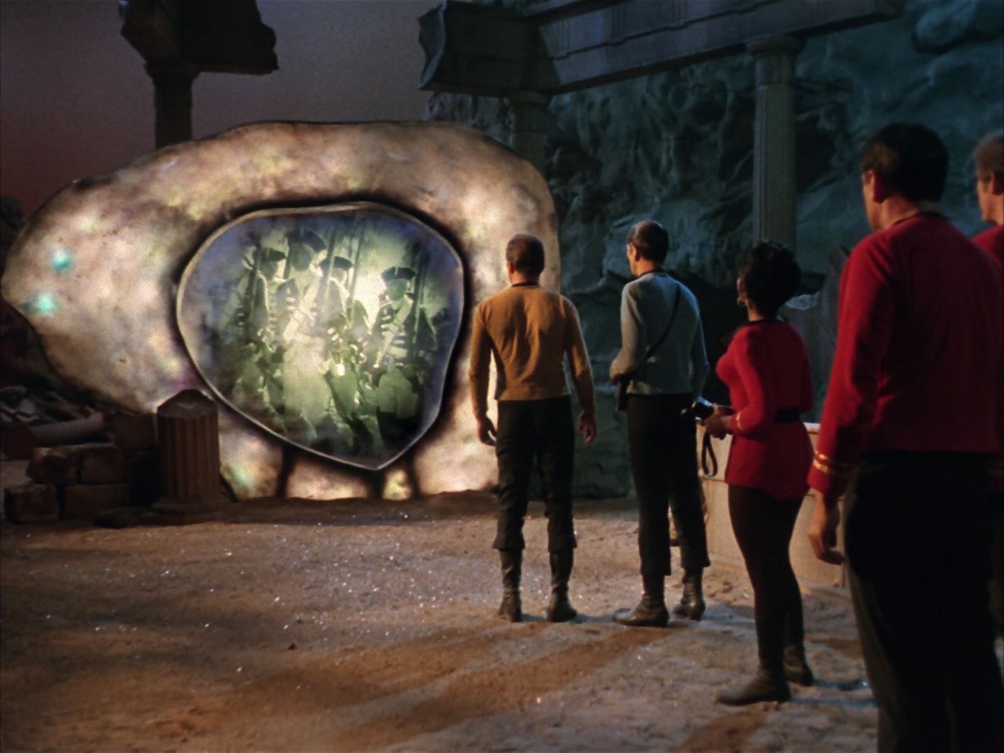 ariane179254_StarTrek_1x28_TheCityOnTheEdgeOfForever_0649.jpg