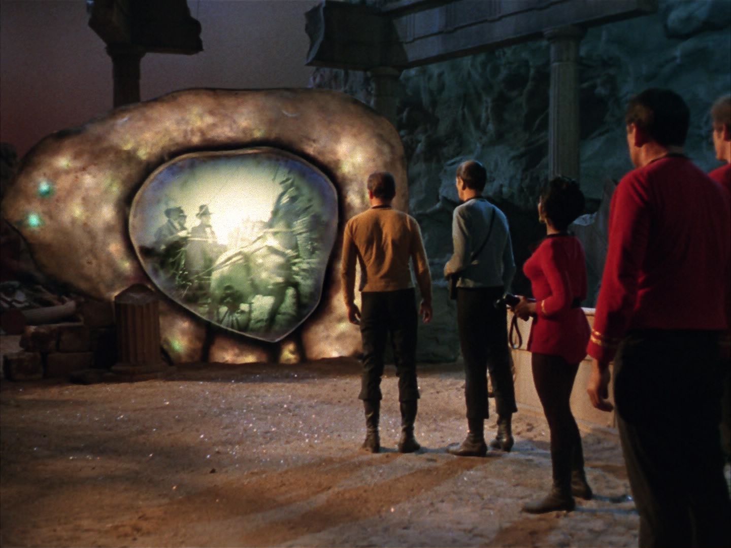 ariane179254_StarTrek_1x28_TheCityOnTheEdgeOfForever_0651.jpg