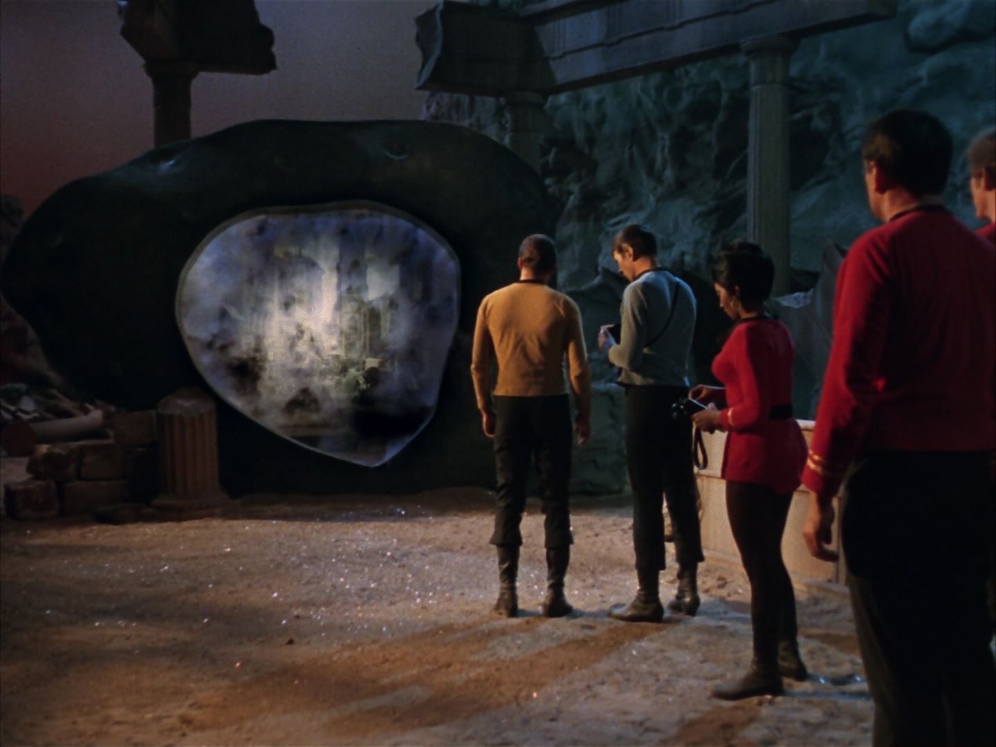 ariane179254_StarTrek_1x28_TheCityOnTheEdgeOfForever_0680.jpg