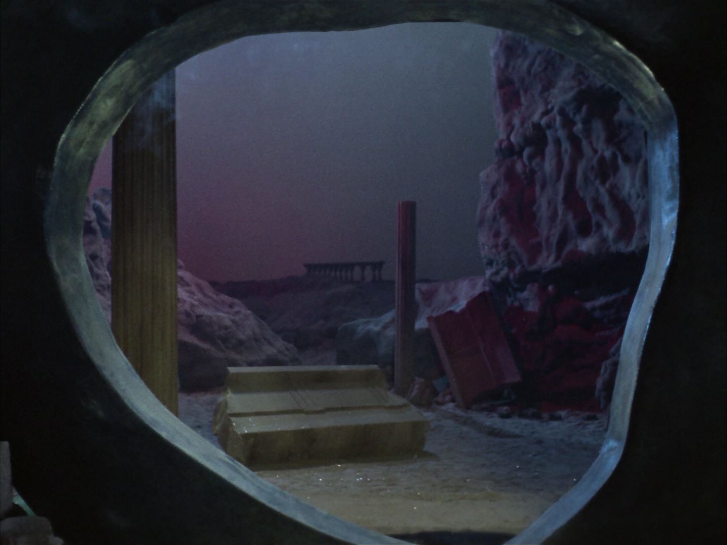 ariane179254_StarTrek_1x28_TheCityOnTheEdgeOfForever_0703.jpg