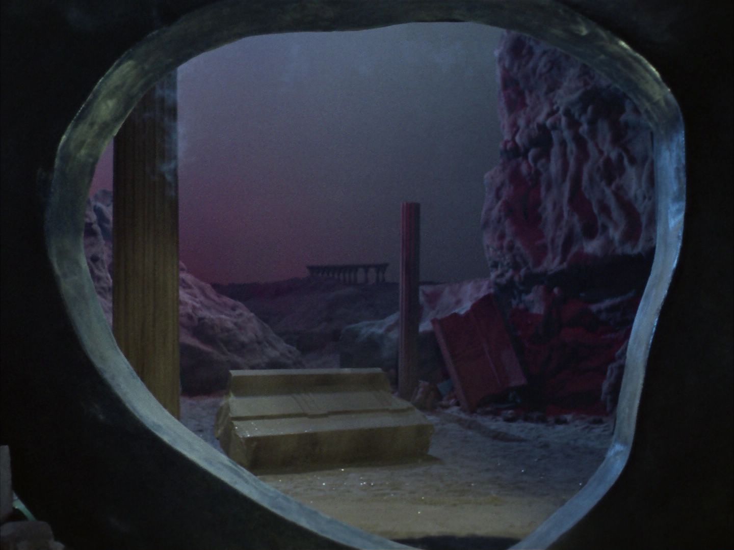 ariane179254_StarTrek_1x28_TheCityOnTheEdgeOfForever_0705.jpg
