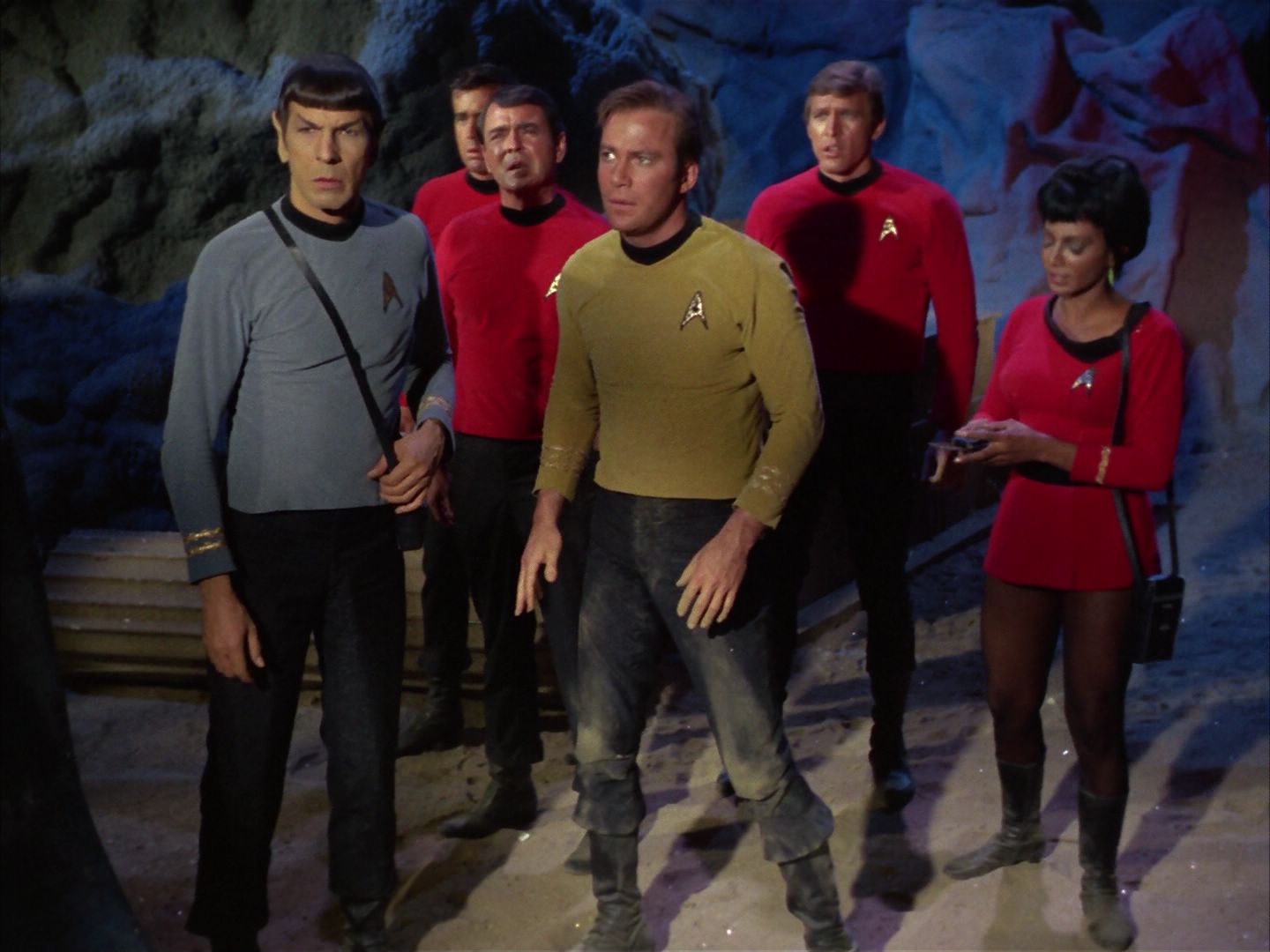 ariane179254_StarTrek_1x28_TheCityOnTheEdgeOfForever_0706.jpg