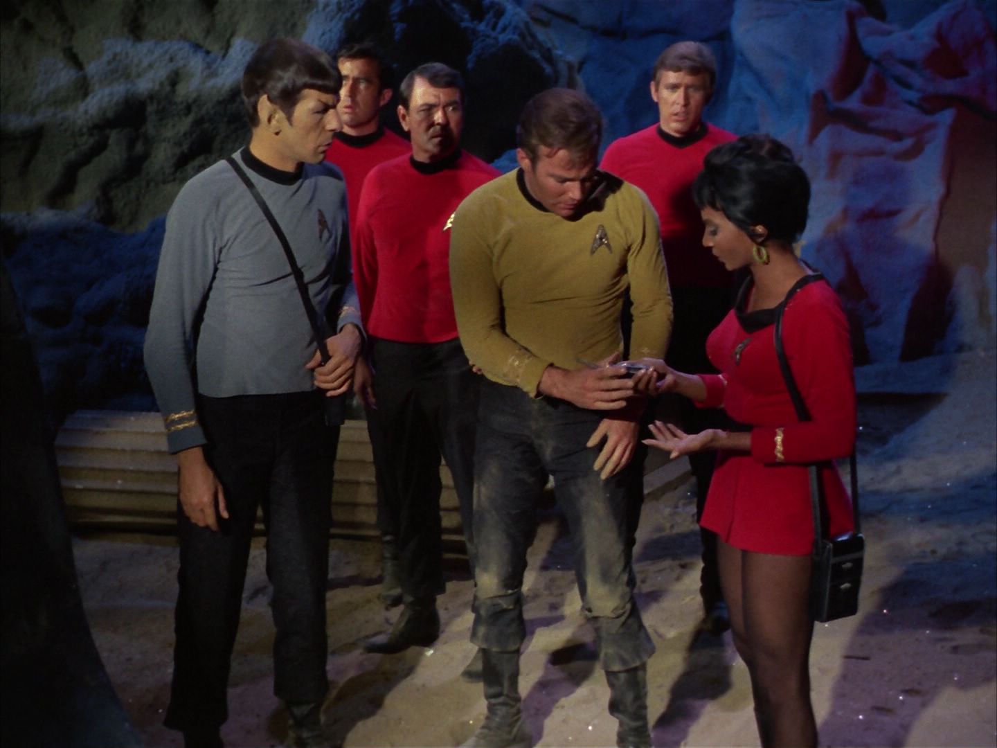 ariane179254_StarTrek_1x28_TheCityOnTheEdgeOfForever_0709.jpg