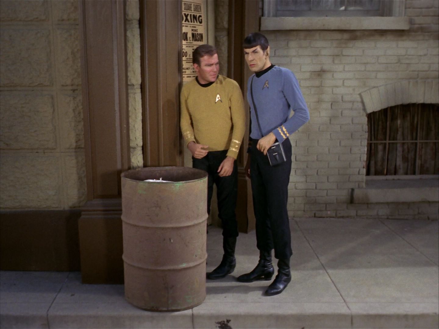 ariane179254_StarTrek_1x28_TheCityOnTheEdgeOfForever_0938.jpg