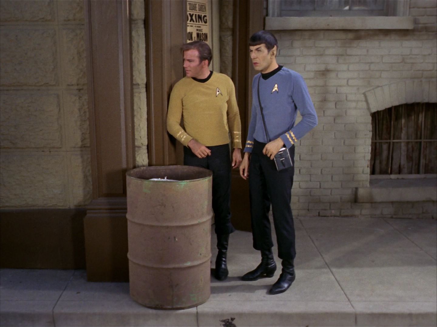 ariane179254_StarTrek_1x28_TheCityOnTheEdgeOfForever_0944.jpg