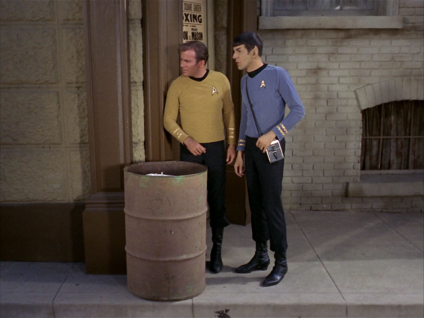 ariane179254_StarTrek_1x28_TheCityOnTheEdgeOfForever_0945.jpg
