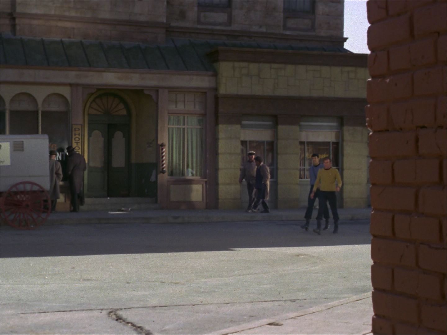 ariane179254_StarTrek_1x28_TheCityOnTheEdgeOfForever_0989.jpg