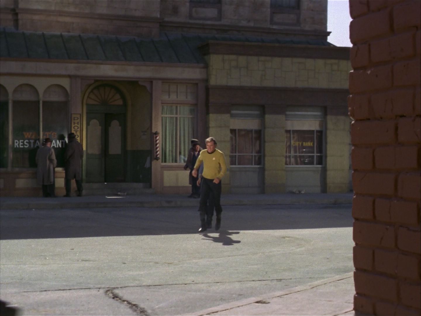 ariane179254_StarTrek_1x28_TheCityOnTheEdgeOfForever_0992.jpg