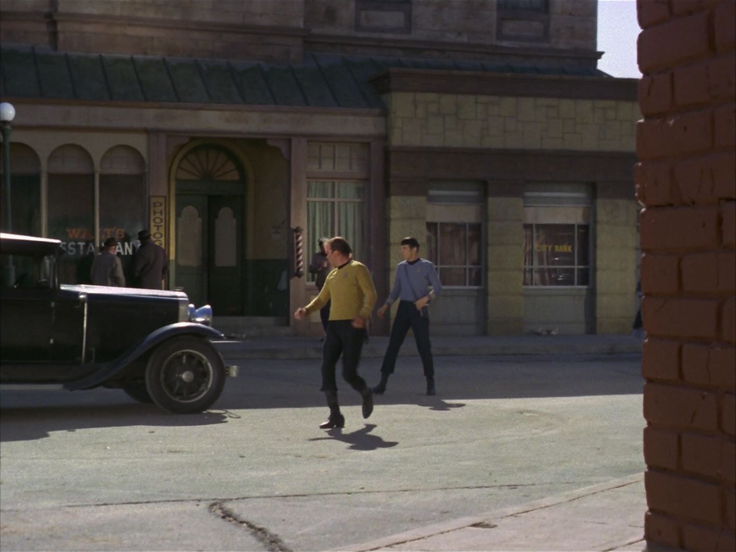 ariane179254_StarTrek_1x28_TheCityOnTheEdgeOfForever_0993.jpg